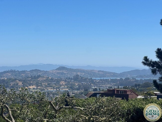 642 Amaranth Blvd in Mill Valley, CA - Building Photo - Building Photo