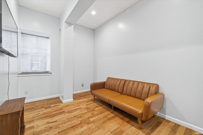 110 1/2 E 6th St in Bloomington, IN - Building Photo - Building Photo