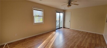 375 Glendale Ave in Bridgeport, CT - Building Photo - Building Photo