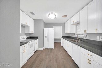 7039 N 15th St in Phoenix, AZ - Building Photo - Building Photo
