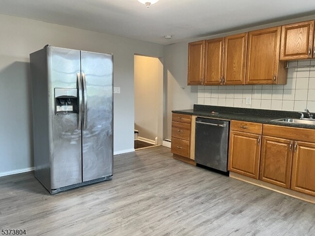 10 Humbert St in Nutley, NJ - Building Photo - Building Photo