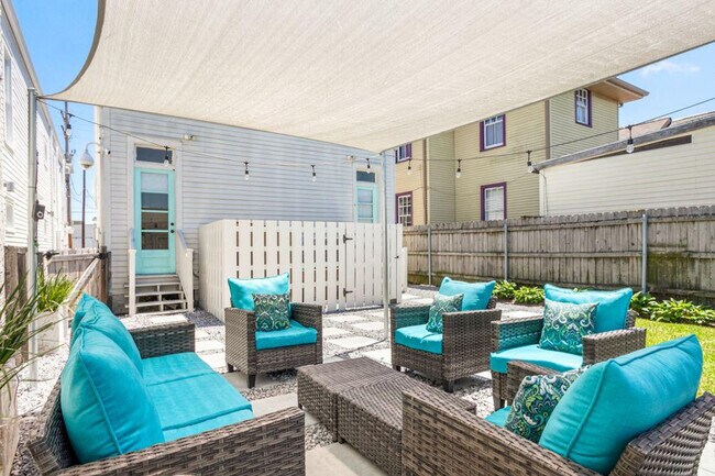 2428 Valence St in New Orleans, LA - Building Photo - Building Photo