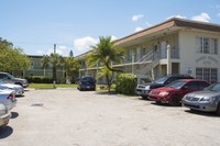 Golden Sunset Apartments in Hollywood, FL - Foto de edificio - Building Photo