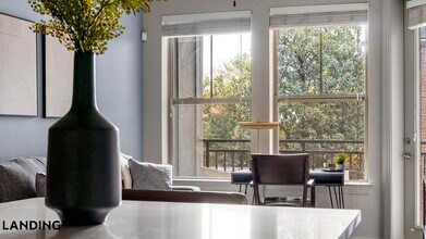 2420 Peachtree Rd NW, Unit 1114 in Atlanta, GA - Building Photo - Building Photo