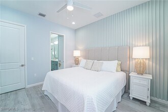7182 Saona CT in Naples, FL - Foto de edificio - Building Photo