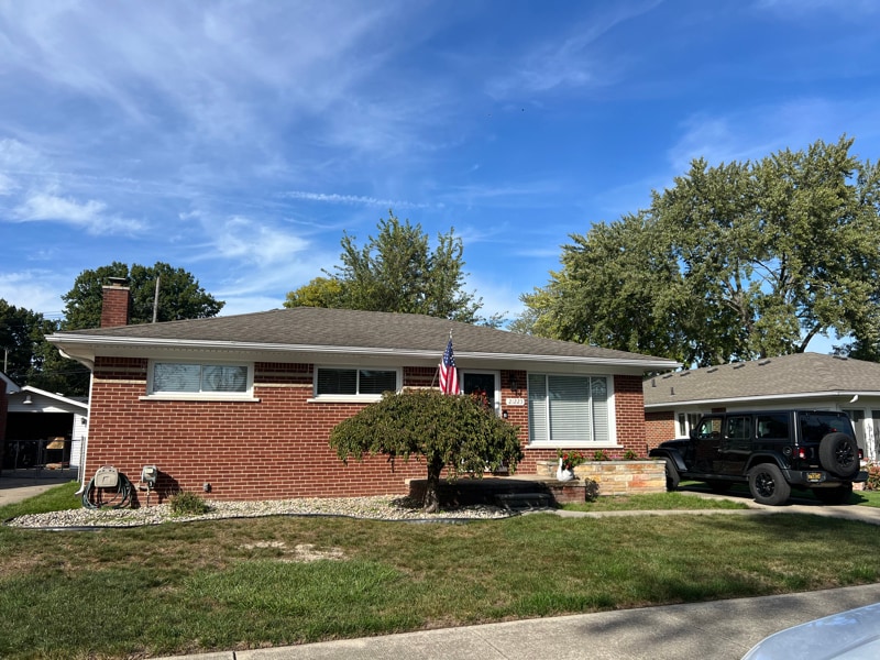 21223 Crane Ct in St. Clair Shores, MI - Building Photo