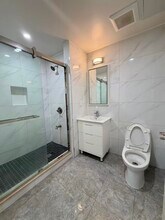 42-22 Crescent St, Unit 3B in Queens, NY - Building Photo - Building Photo