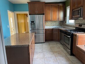 8 Dane St, Unit 2 in Everett, MA - Building Photo - Building Photo