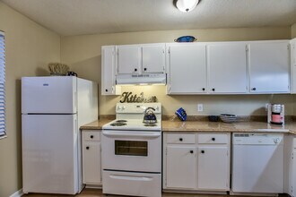 Miccosukee Arms in Tallahassee, FL - Building Photo - Building Photo