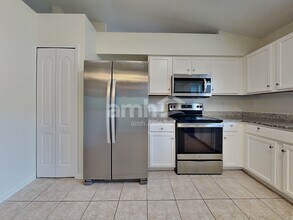 1044 Summer Breeze Dr in Brandon, FL - Building Photo - Building Photo