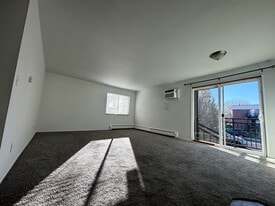 5995 W Hampden Ave in Denver, CO - Building Photo