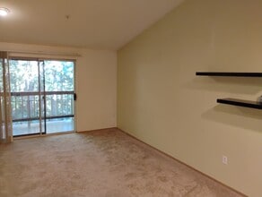 23323 Cedar Way, Unit H-302 in Mountlake Terrace, WA - Foto de edificio - Building Photo