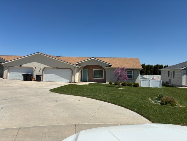 property at 406 Pratt Pl