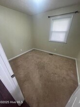 732 Dennis Rd in Jacksonville, NC - Foto de edificio - Building Photo