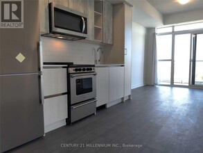 251-1251 Manitoba St in Toronto, ON - Building Photo - Building Photo