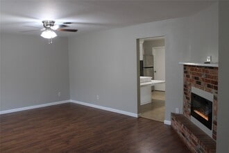 121 Mary Ln in Bacliff, TX - Building Photo - Building Photo