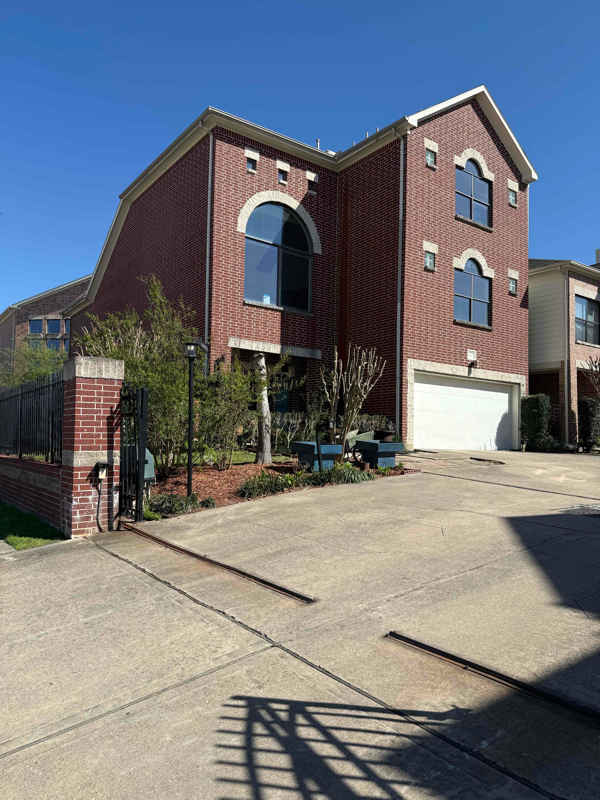 9801 Riddlelink Ln in Houston, TX - Building Photo - Building Photo
