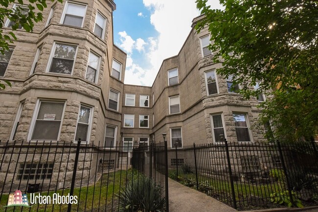 843 N Maplewood Ave, Unit J08P in Chicago, IL - Foto de edificio - Building Photo