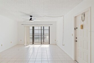 1308 Pine Ridge Cir E, Unit H2 in Tarpon Springs, FL - Building Photo - Building Photo