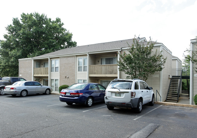 6676 Whispering Oak Pl in Memphis, TN - Foto de edificio - Building Photo