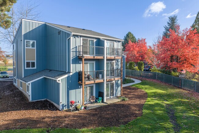 Aloha Park in Beaverton, OR - Foto de edificio - Building Photo