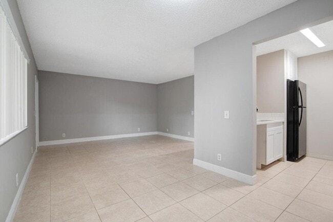 516 Meadows Cir in Boynton Beach, FL - Building Photo - Building Photo