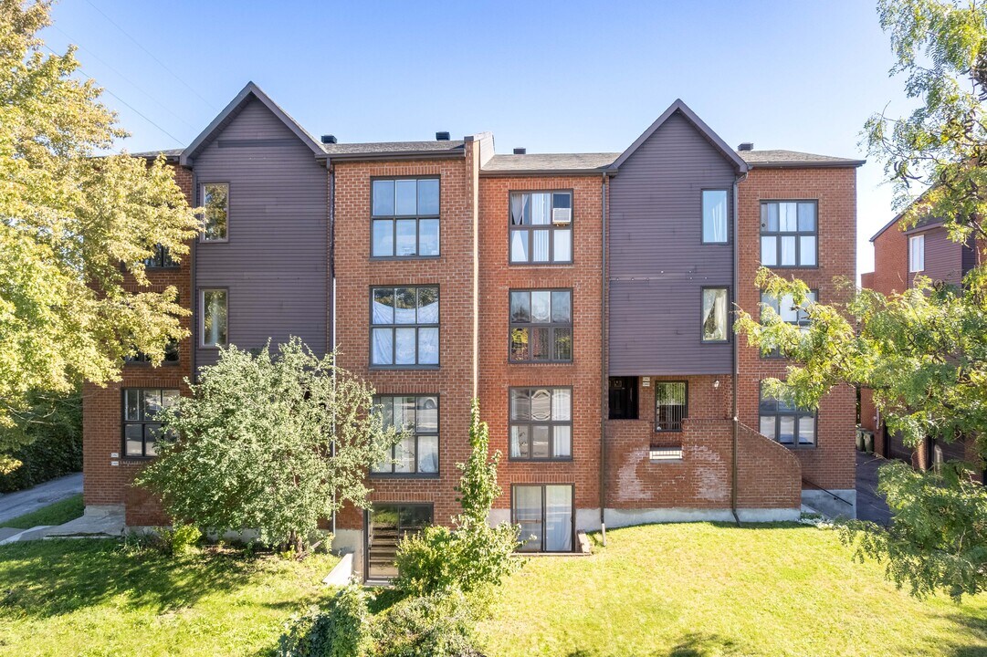 13387 Sherbrooke Rue E in Montréal, QC - Building Photo