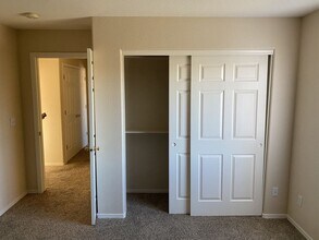 1681 Shamrock Rd in Bullhead City, AZ - Foto de edificio - Building Photo