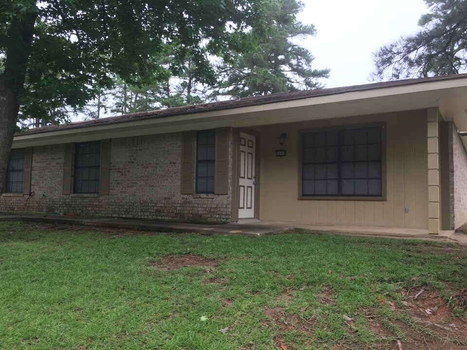 2005 Seabiscuit in Longview, TX - Building Photo