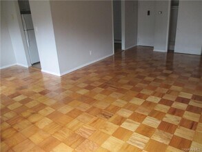 2 Brevoort Dr in Pomona, NY - Building Photo - Building Photo