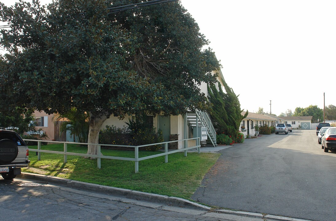 2658 Orange Ave in Costa Mesa, CA - Building Photo