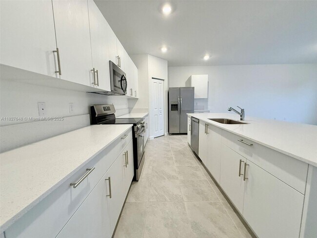 2958 Park Pl in Dania Beach, FL - Building Photo - Building Photo