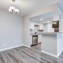 327 W Hufsmith Rd in Tomball, TX - Building Photo - Building Photo