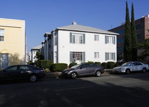 115 S Isabel St in Glendale, CA - Foto de edificio - Building Photo