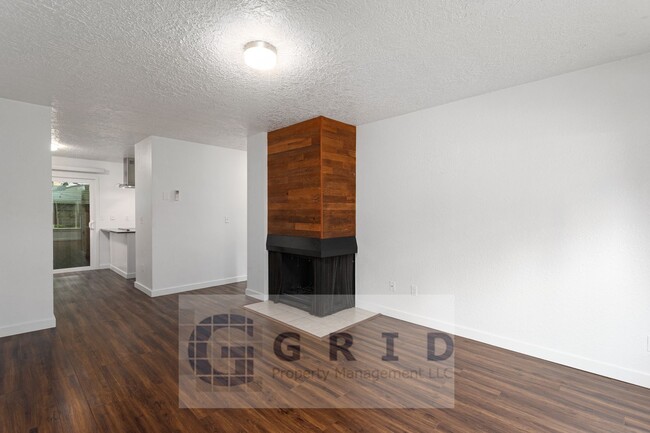 2933-2935-2935 NE Everett St in Portland, OR - Foto de edificio - Building Photo