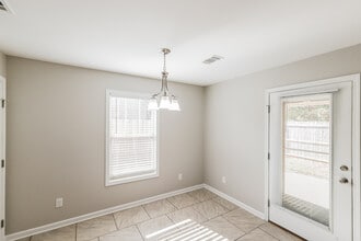 16355 Pottery Ln in Moundville, AL - Foto de edificio - Building Photo