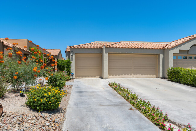 4 Pebble Beach Dr in Rancho Mirage, CA - Foto de edificio - Building Photo