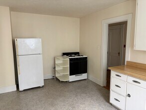 16 Eddy St in Waltham, MA - Building Photo - Building Photo
