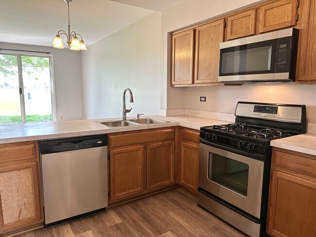 179 Polaris Dr in Lake In The Hills, IL - Building Photo - Building Photo