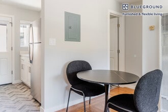 1060 Noel Dr in Menlo Park, CA - Building Photo - Building Photo