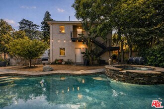 4837 Gentry Ave in Los Angeles, CA - Building Photo - Building Photo
