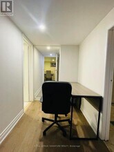 166 Chaplin Crescent in Toronto, ON - Building Photo - Building Photo