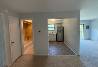 904 Yorkshire Dr in Flemington, NJ - Building Photo - Building Photo