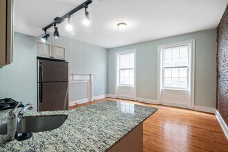 245 S 10th St in Philadelphia, PA - Building Photo - Building Photo