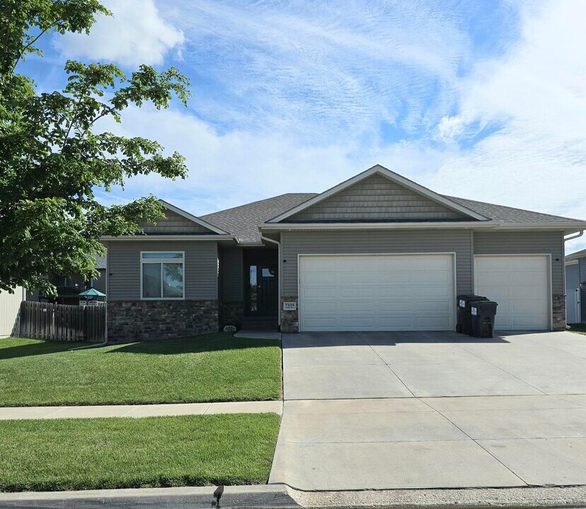 7334 Andy Dr in Lincoln, NE - Building Photo