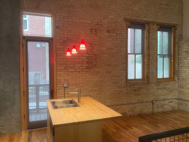 342 W 200 S in Salt Lake City, UT - Foto de edificio - Building Photo