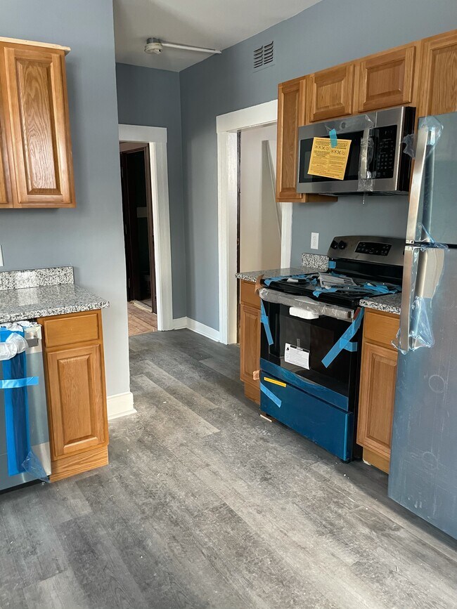 18 Crystal St in Worcester, MA - Building Photo - Building Photo