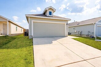 4546 Glades Wy in San Antonio, TX - Building Photo - Building Photo