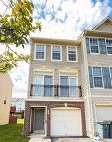 15718 John Diskin Cir in Woodbridge, VA - Building Photo