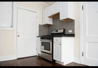 1056 W Lill Ave in Chicago, IL - Building Photo - Building Photo